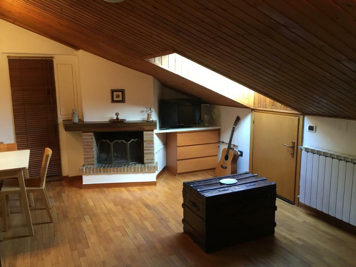 Happy House Apartment Gubbio Bagian luar foto