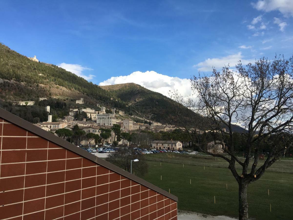 Happy House Apartment Gubbio Bagian luar foto