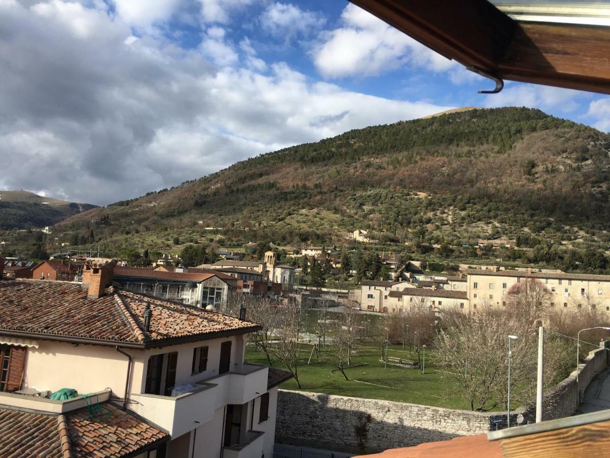 Happy House Apartment Gubbio Bagian luar foto