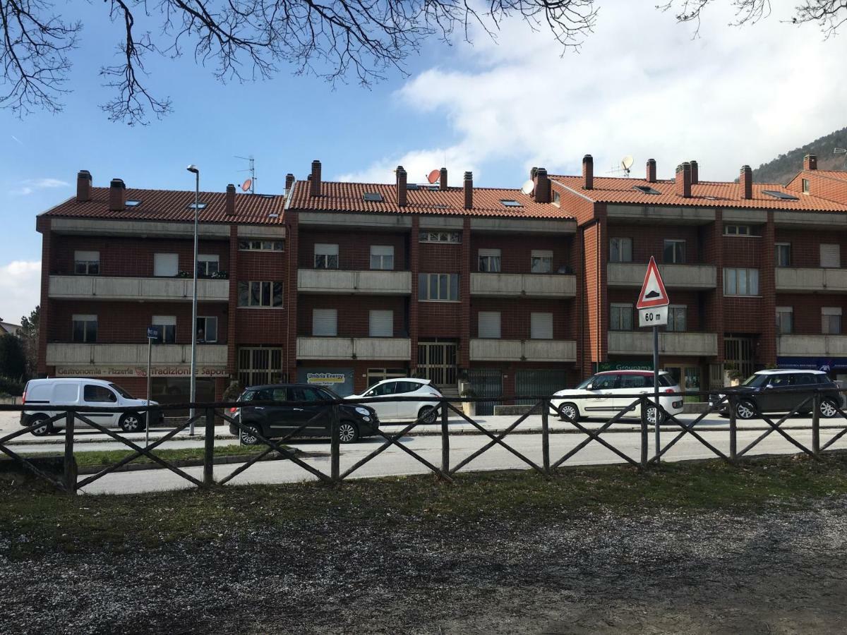 Happy House Apartment Gubbio Bagian luar foto