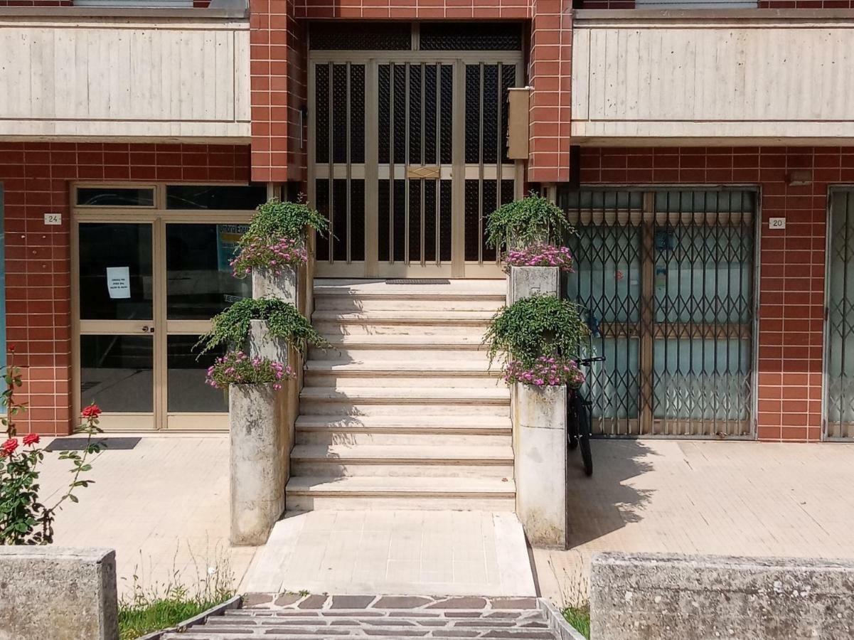 Happy House Apartment Gubbio Bagian luar foto
